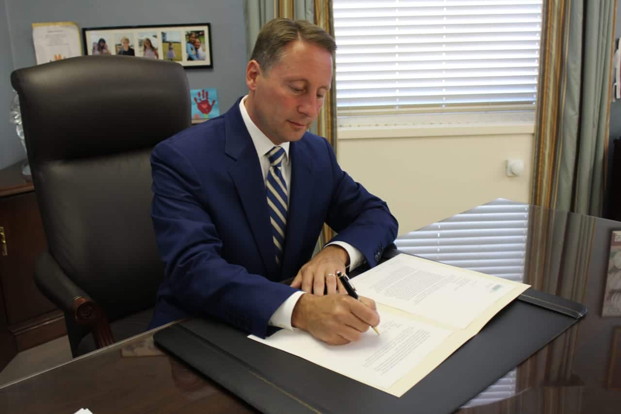 Rob Astorino vetoes the Immigrant Protection Act.