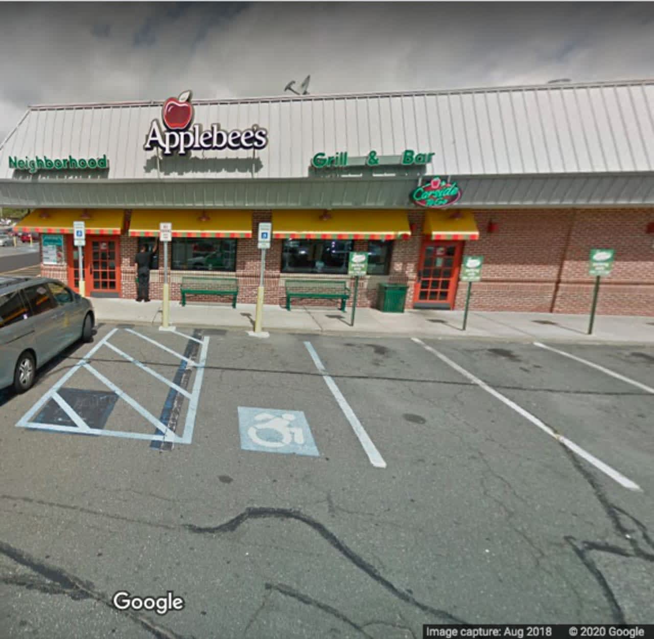 Applebee’s Grill & Bar parking lot in Lindenhurst.