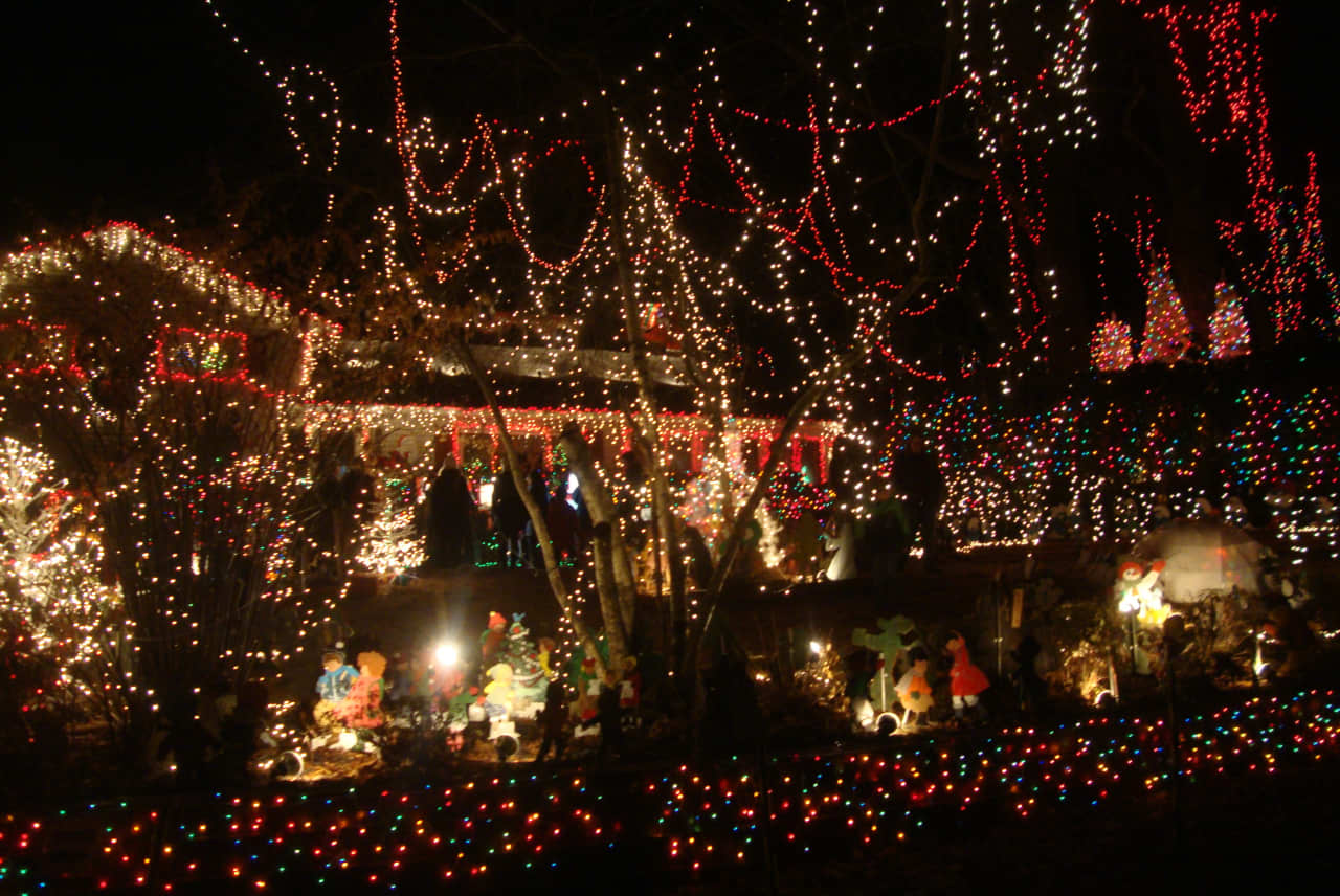 Norwalk's Rick and Joan Setti were the winner's of ABC's "Great Christmas Light Fight" on Monday.