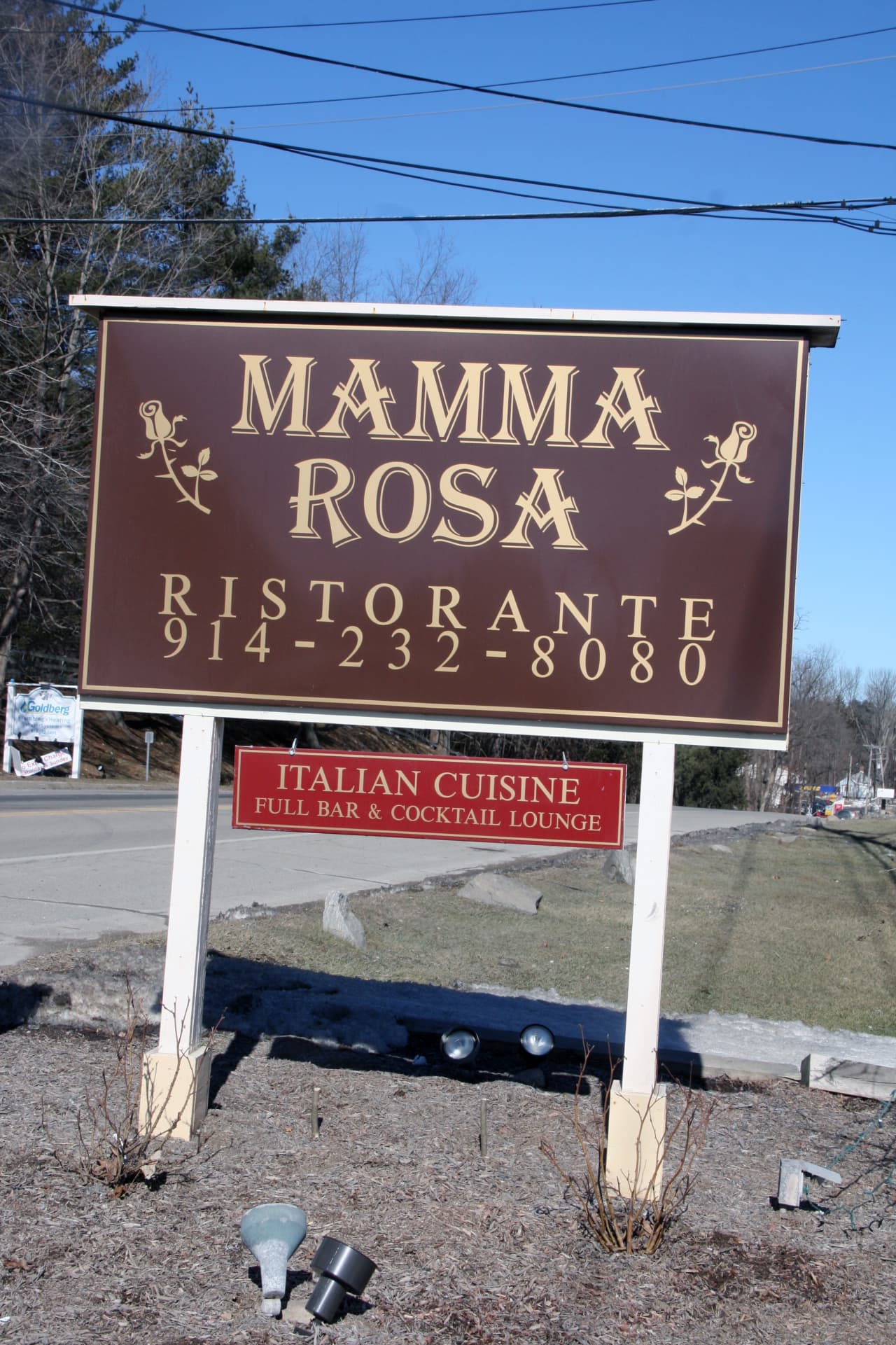 The North Salem Chamber of Commerce meets Tuesday at Mamma Rosa.