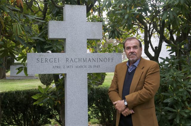 Misha Dichter at the grave site of Sergei Rachmaninoff.