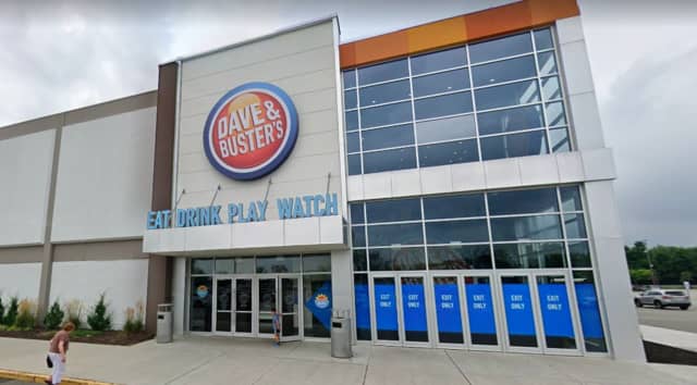 Dave & Busters at the Willowbrook Mall