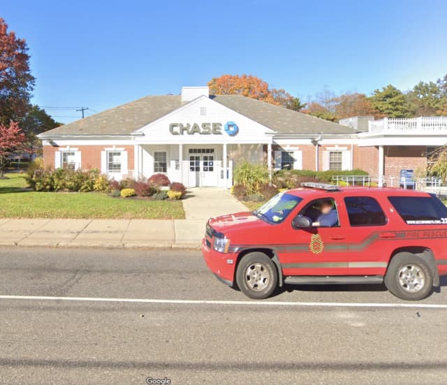 Chase Bank at 615 Grand Blvd in Deer Park.