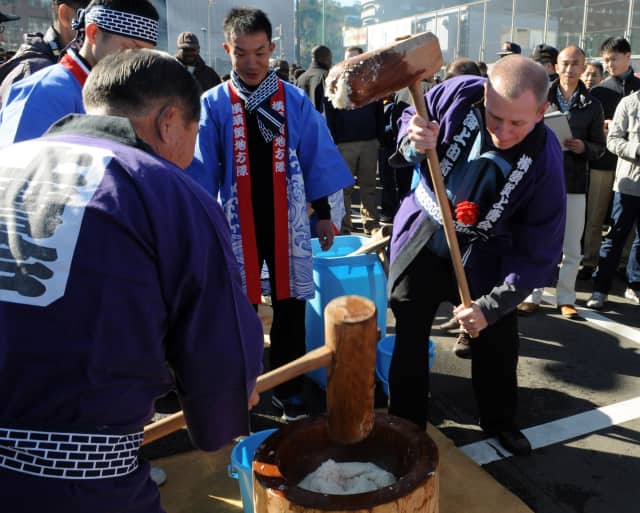The Edgewater Mitsuwa Marketplace will have live demonstrations of the pounding of mochi at its New Year's celebration. 