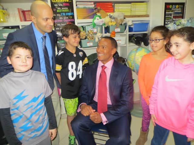 Fox 5 meteorologist Mike Woods visits with C.V. Star Intermediate School's fourth-graders.