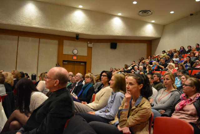 A large crowd turns out at the Chappaqua Library for a forum focusing on the heroin and opioids epidemic.